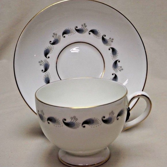Wedgwood Bone China England Set of 2 Stardust Footed Tea Cups and Saucers. R4292 - Picture 6 of 16